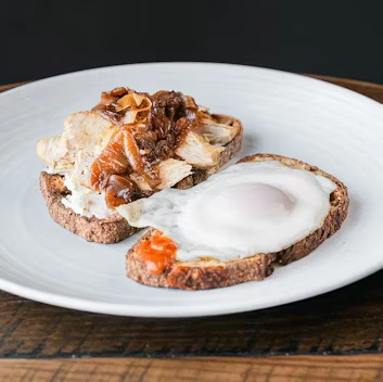 BROOKLYN CHICKEN, EGG & CHEESE