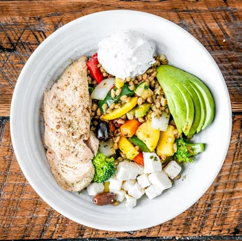 GREEK VEGETABLE CHICKEN FARRO BOWL