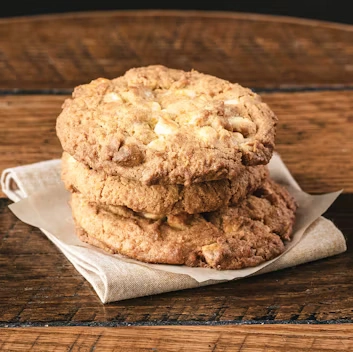 WHITE CHOCOLATE MACADEMIA NUT COOKIE
